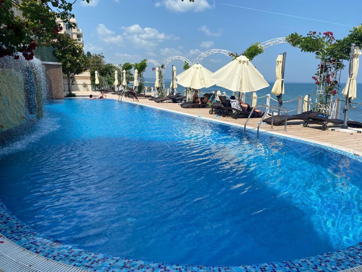 Luxurious And Panoramic Apartments At The Beach In La Mer Complex Golden Sands Exterior photo
