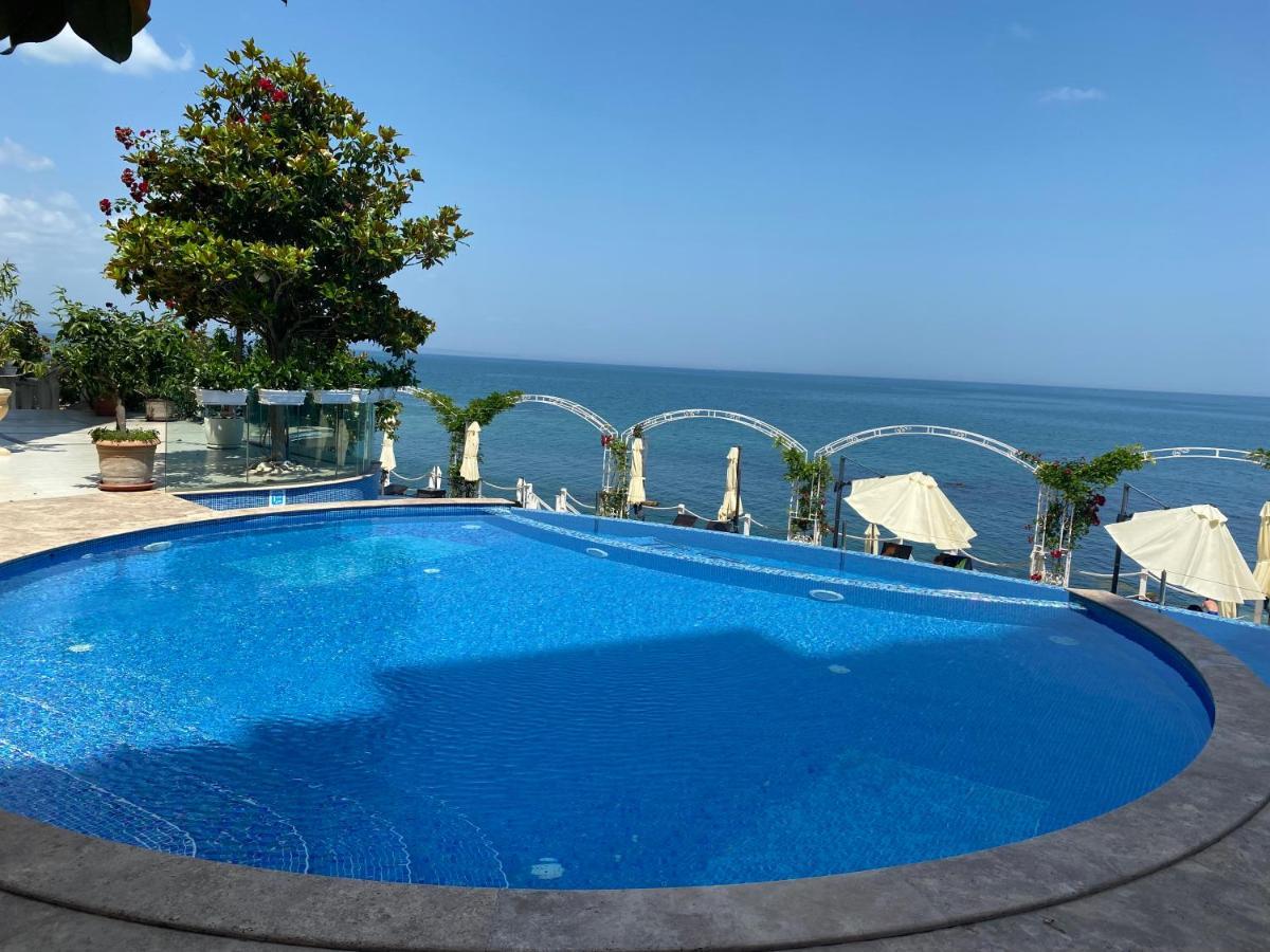 Luxurious And Panoramic Apartments At The Beach In La Mer Complex Golden Sands Exterior photo